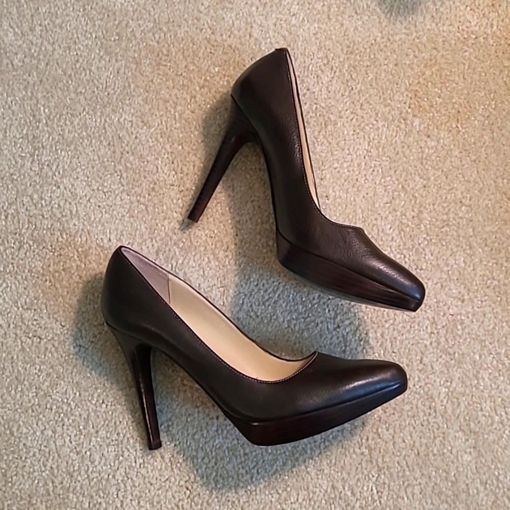 NWOT Ralph Lauren platform pumps